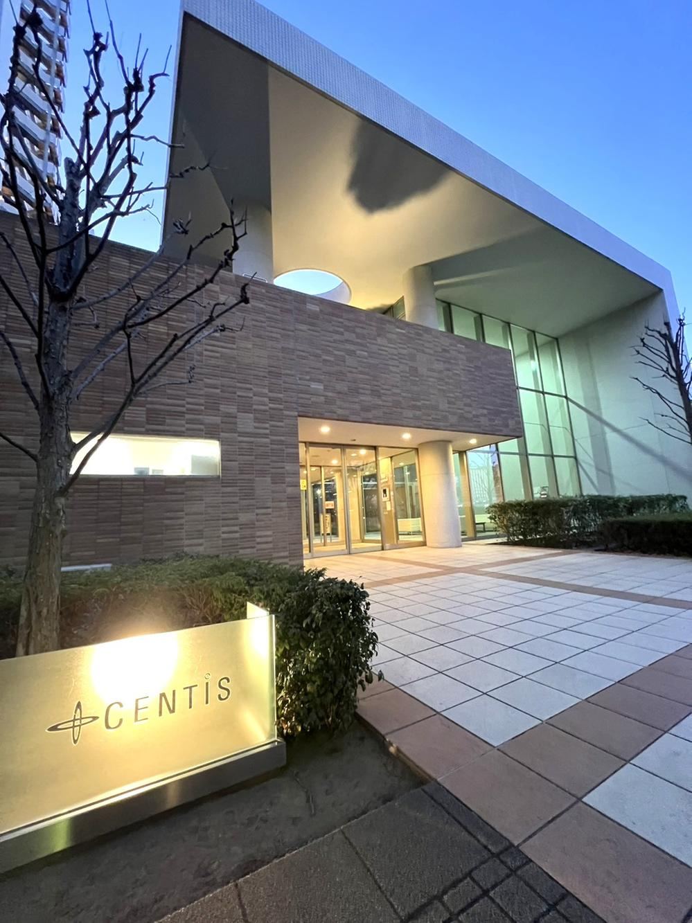 Spacious 4LDK Corner Apartment in Inzai - Photo 1