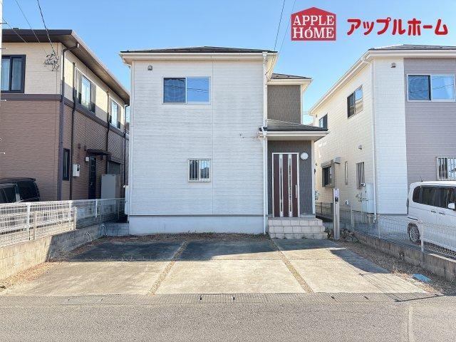 Family-Friendly 4LDK House with Parking in Tsurugashima - Photo 1