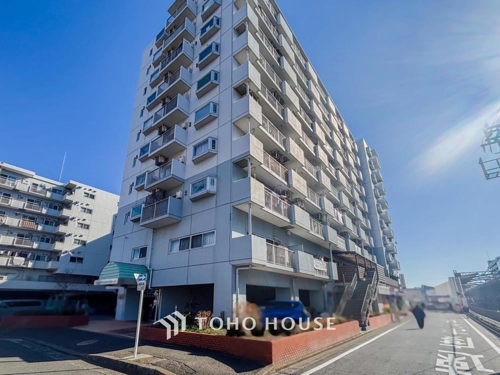 Fully Renovated 3DK Corner Apartment Near Shonandai Station - Photo 1