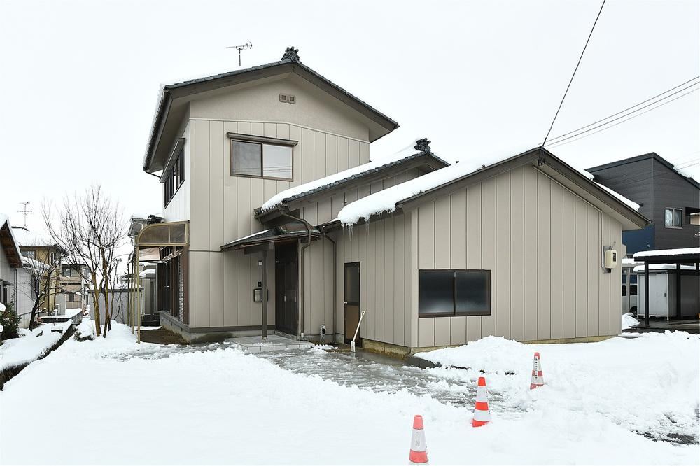 5DK Renovated House in Quiet Area of Niigata - Photo 1