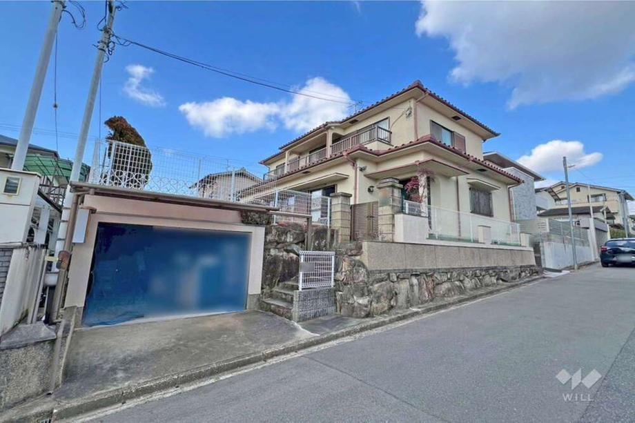 Spacious 4LDK Home with Sunny Balcony in Kawanishi - Photo 1