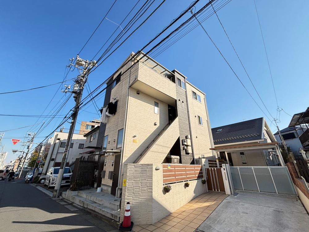 Investment-Friendly 2LDK with Rental Income in Suginami - Photo 1