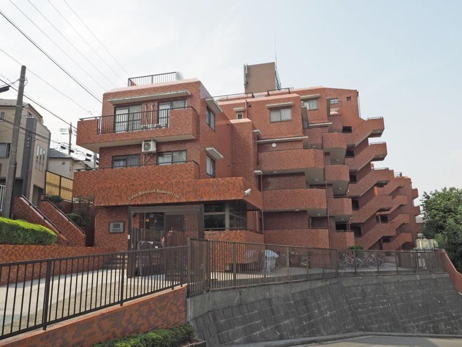Charming 2DK+S Apartment with Brick Facade - Photo 1