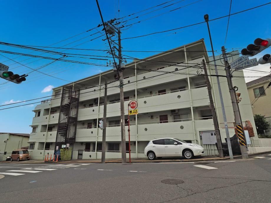 3LDK Corner Apartment in Yokohama - Photo 1