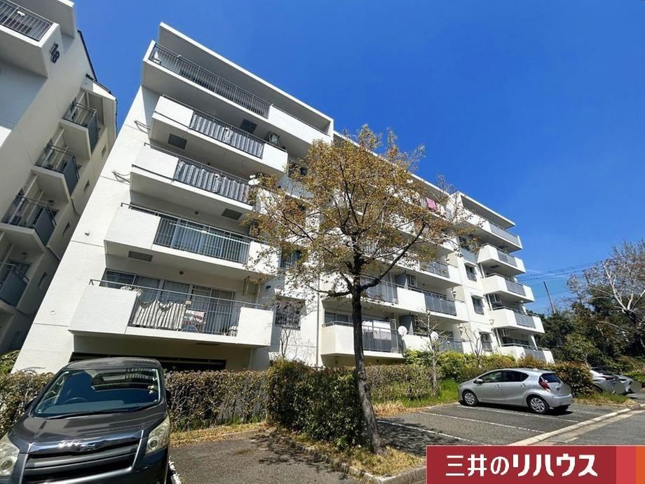 4DK apartment in Toyonaka, Osaka - Photo 1