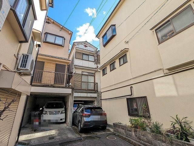 Family-Friendly 4LDK Home with Ample Parking - Photo 1