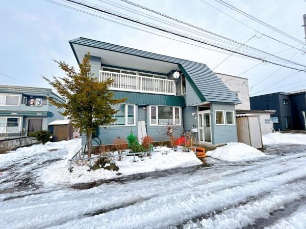 Sunny 4LDK House with Ample Land in Asahikawa - Photo 1