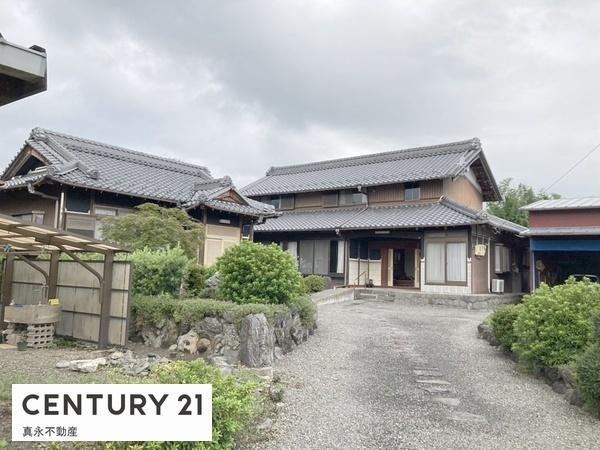 Spacious 9DK House with Detached Room in Yōrō - Photo 1