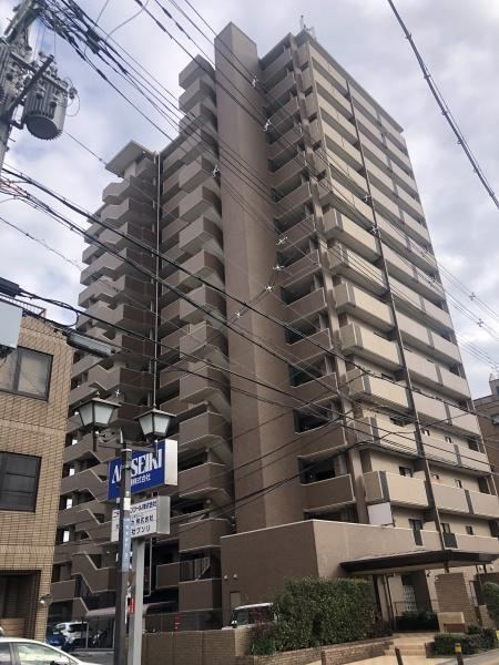 4LDK apartment in Higashiosaka, Osaka - Photo 1