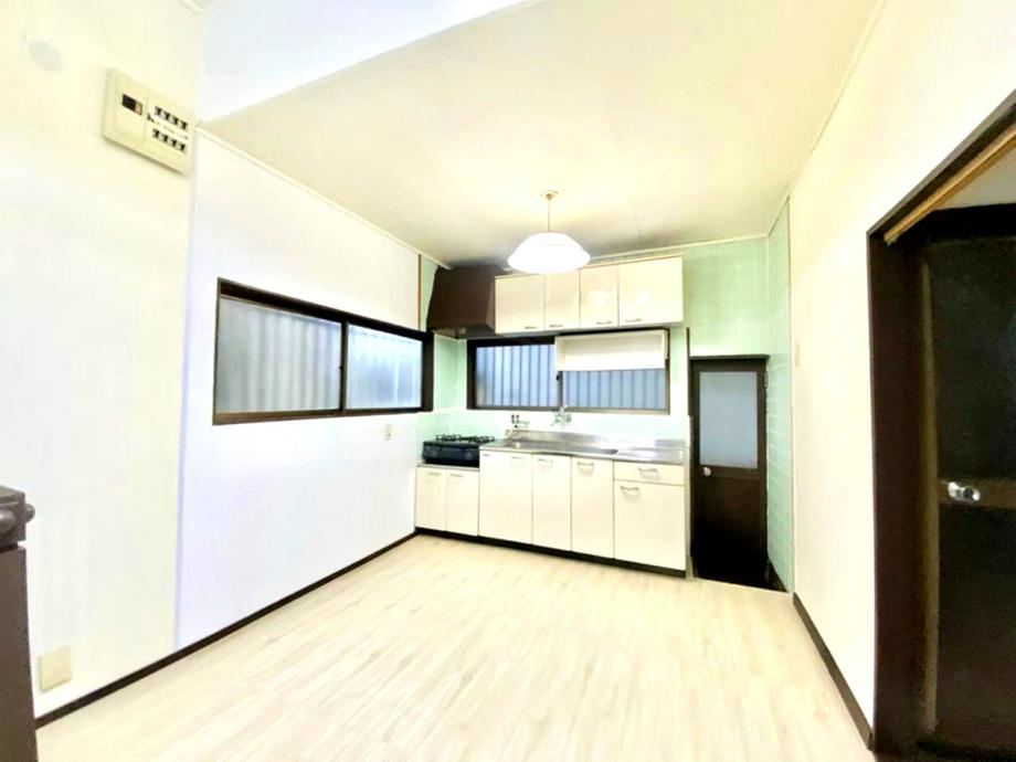 Well-Lit 3DK House in Nada, Kobe - Photo 1