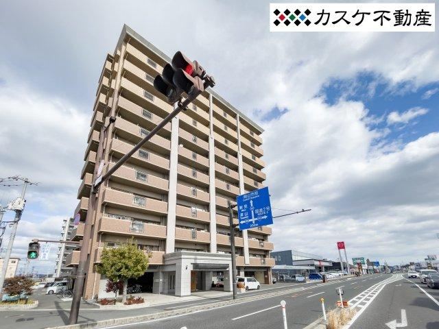 4LDK apartment in Kita Ward, Okayama - Photo 1