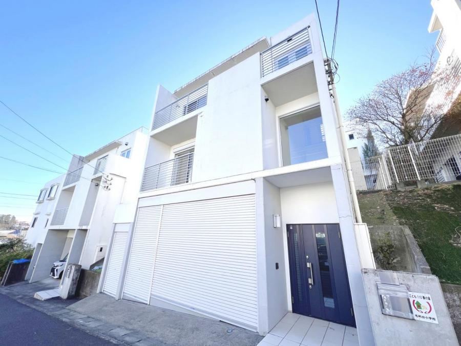 Spacious 4LDK House with Scenic Views in Atsugi - Photo 1