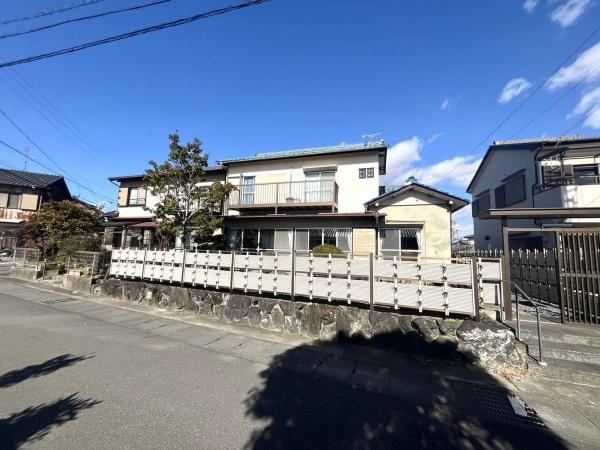 Spacious 7LDK House with Redevelopment Potential - Photo 1