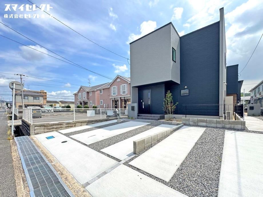 Functional 3LDK Home with Sunroom in Fukuyama - Photo 1
