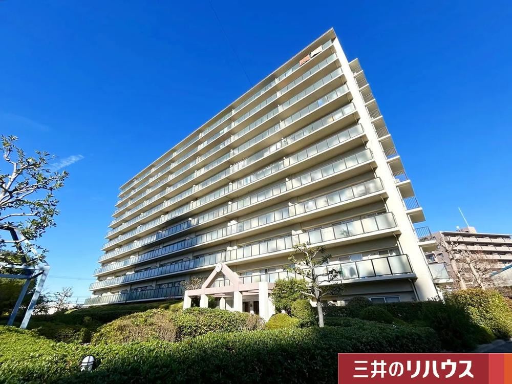 4LDK apartment in Suita, Osaka - Photo 1