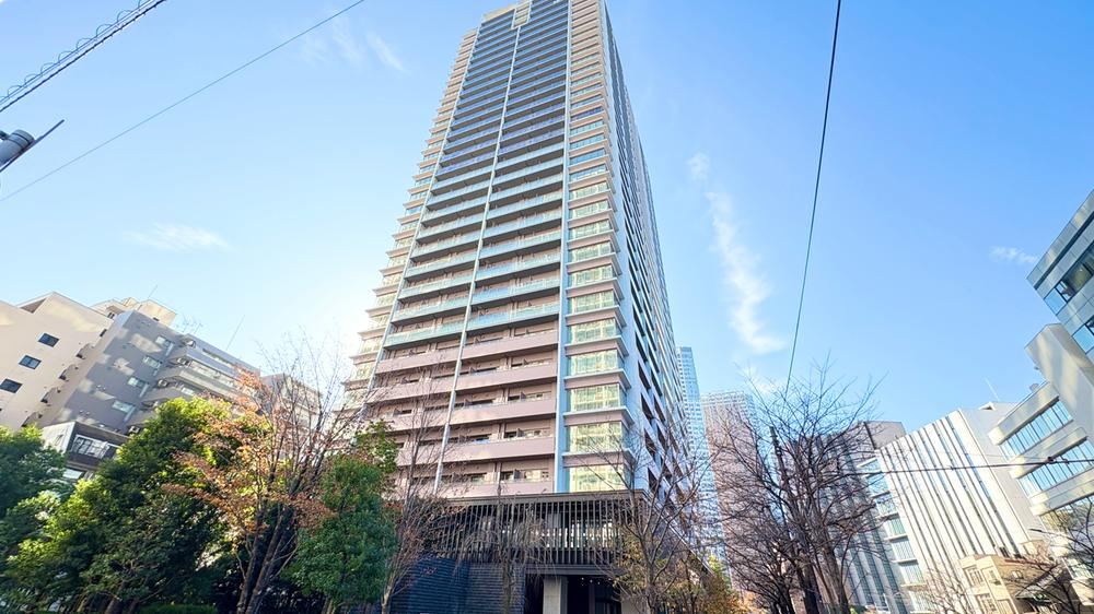 2LDK apartment in Minato Ward, Tokyo - Photo 1