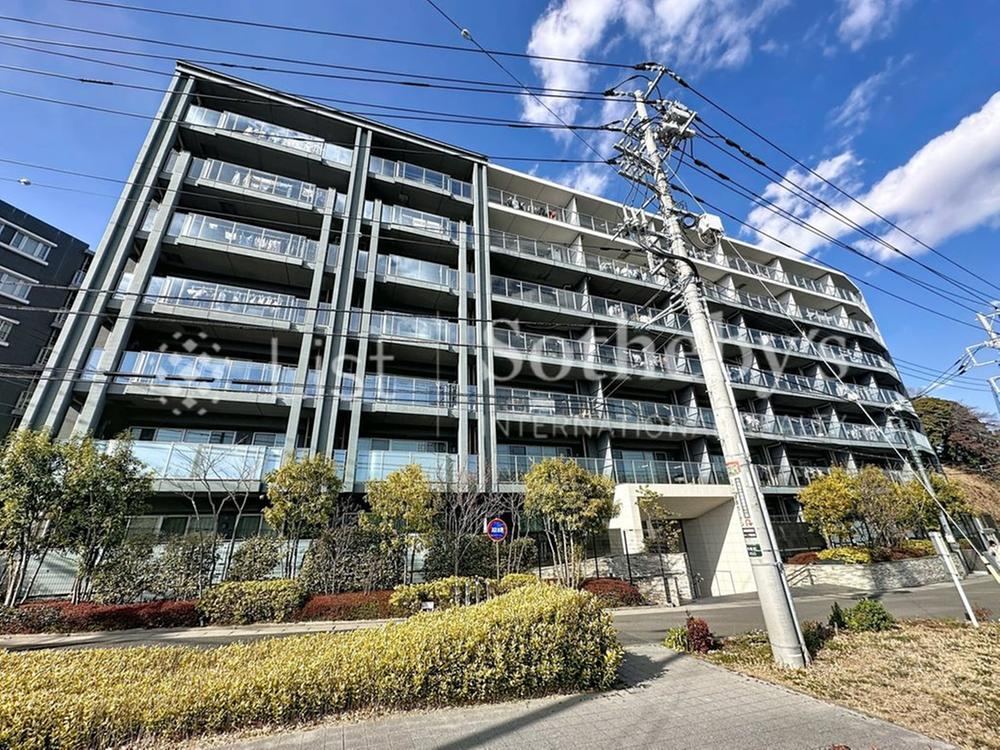 Bright 3LDK+S Apartment in Totsuka - Photo 1