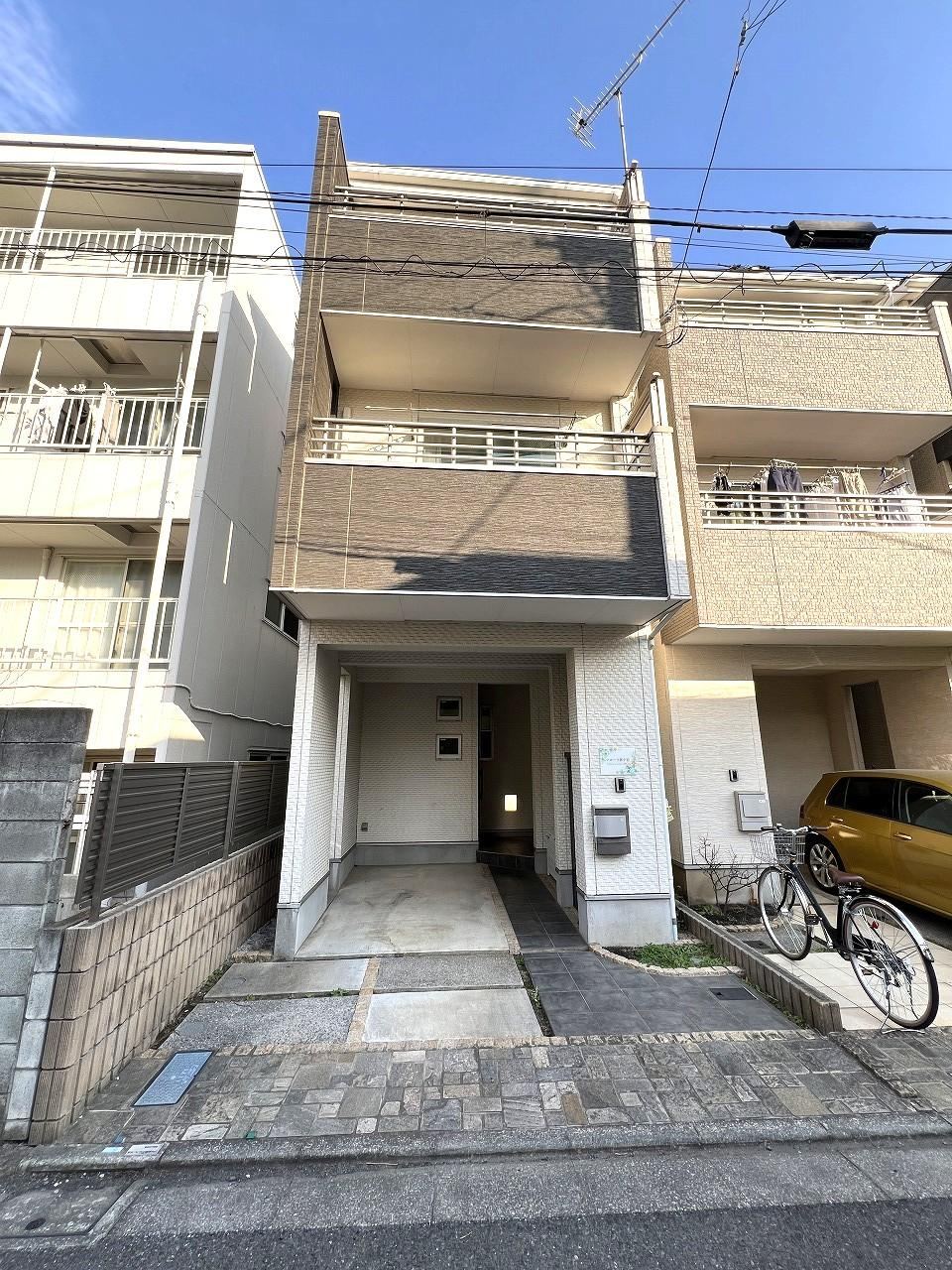 Modern 3LDK House with Recent Renovations - Photo 1