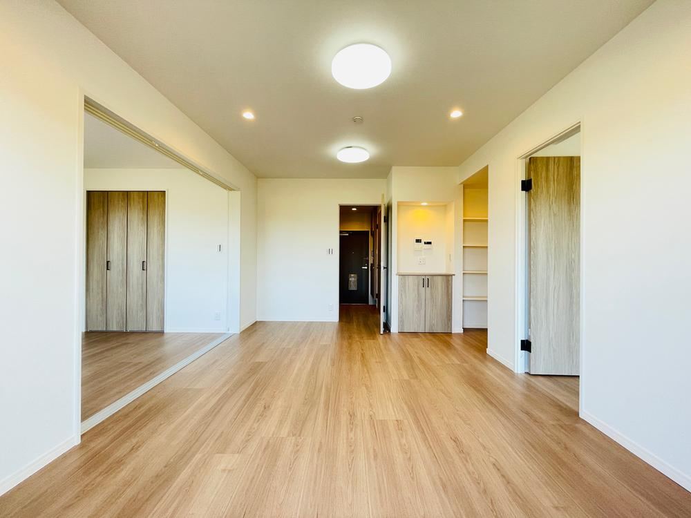Bright 3LDK Corner Apartment in Matsudo - Photo 1