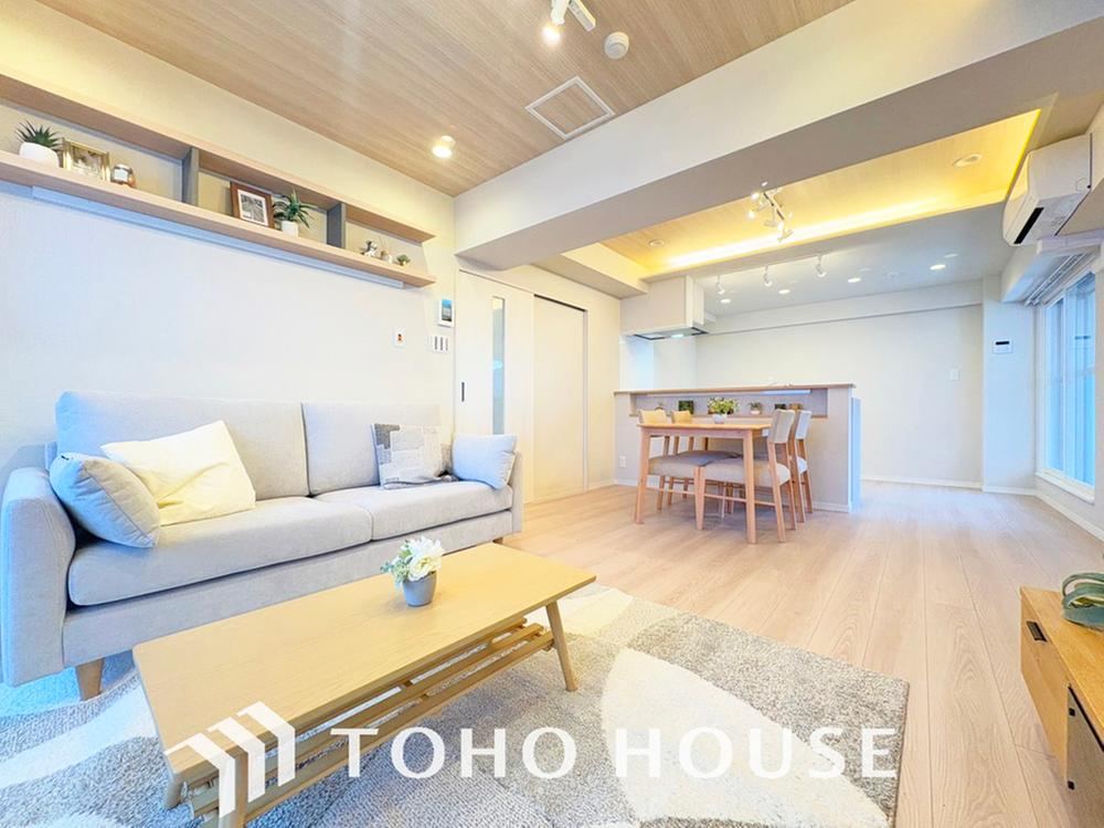 Stylish 3LDK Apartment with Great Views - Photo 1