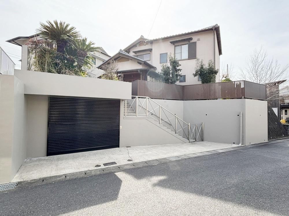 Exclusive 5DK Home with Built-in Garage - Photo 1