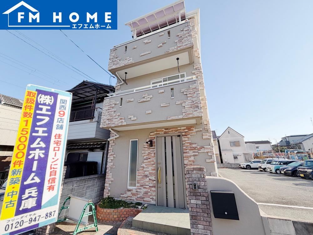 Spacious 4LDK+S Home with Modern Amenities - Photo 1