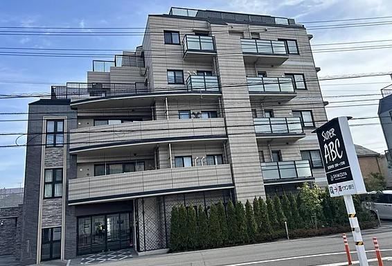 2LDK+S apartment in Matsuyama, Ehime - Photo 1