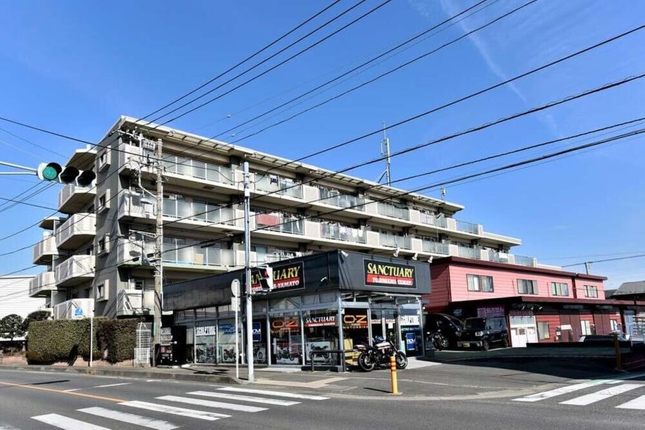 Spacious 3LDK Apartment with Dual Balconies in Fukuda - Photo 1