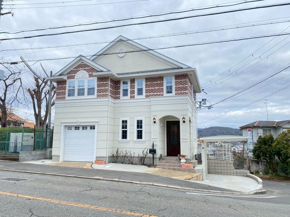 Modern 3LDK House with Built-in Garage - Photo 1