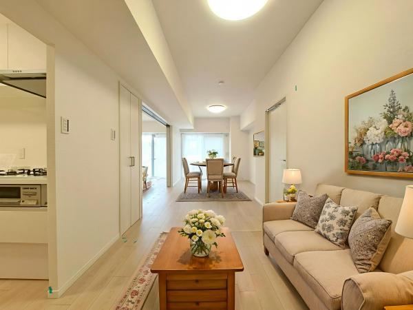 Spacious 3LDK Apartment with Wide Balcony in Kohoku - Photo 1