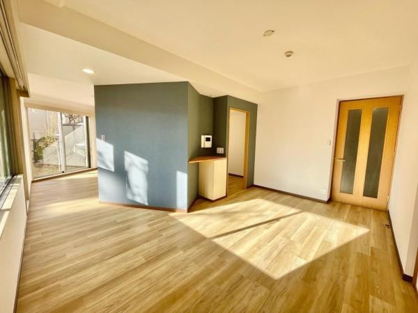 Pet-Friendly 3LDK Apartment Near Katsutadai Station - Photo 1