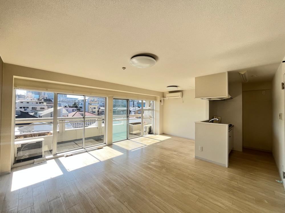 Fully Renovated 1LDK Apartment in Sakaemachi, Tokyo - Photo 1