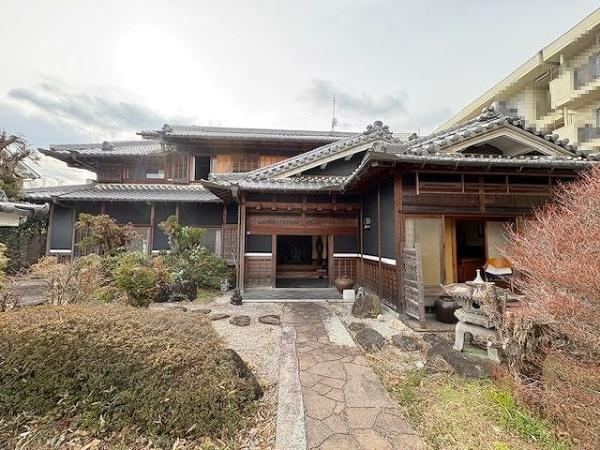 Spacious 11LDK Detached House in Katsuragi - Photo 1