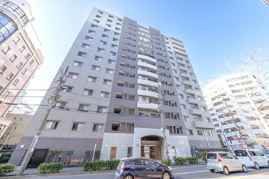 Modern 3LDK Apartment in Naka Ward - Photo 1