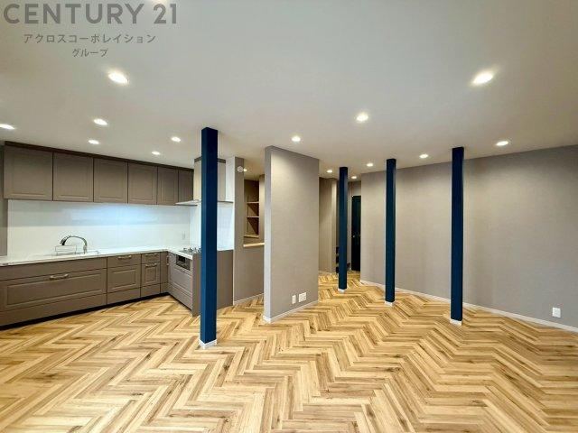 Renovated 2LDK+S Home with Spacious Living Area in Takarazuka - Photo 1