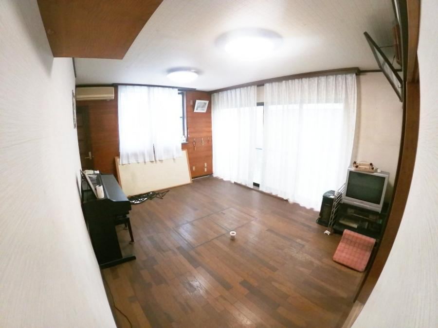 Gift Card Offer for First Visitors to This Spacious Home - Photo 1