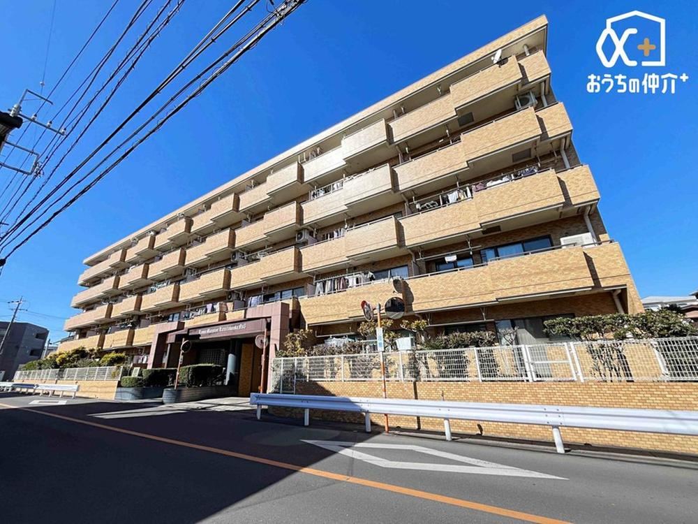 Stylish 2LDK+S Apartment with Garden - Photo 1