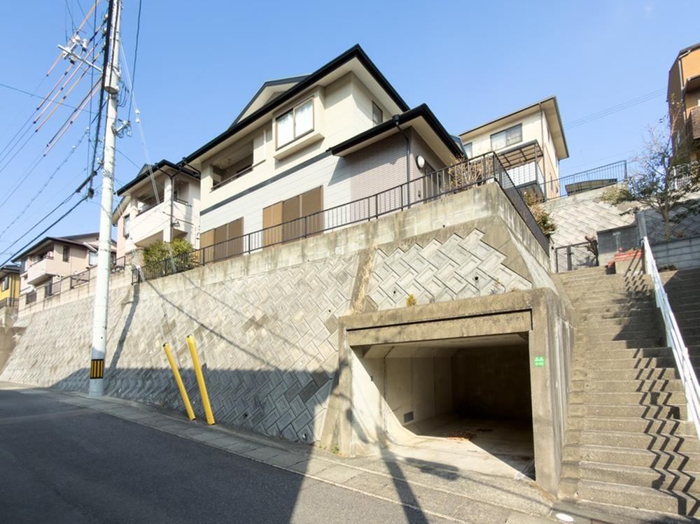 Spacious 4LDK+S Home Under 10 Million - Photo 1