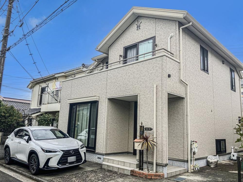 Eco-Friendly 4LDK+S House with Solar Panels - Photo 1