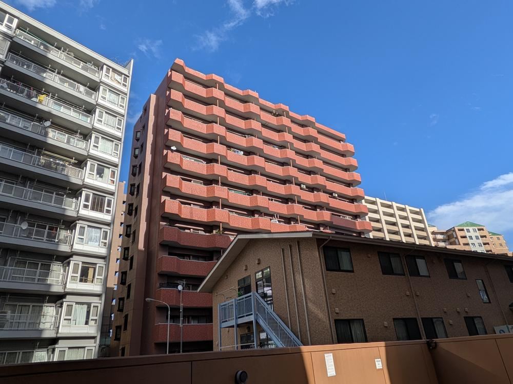 Spacious 3LDK Corner Apartment in Wakabayashi - Photo 1