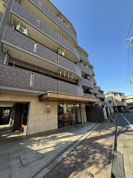 Charming 1LDK+S with Private Garden in Tokumaru - Photo 1