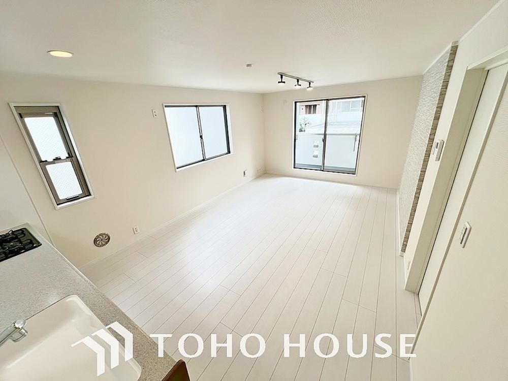 Stylish 4LDK House with Built-in Garage - Photo 1