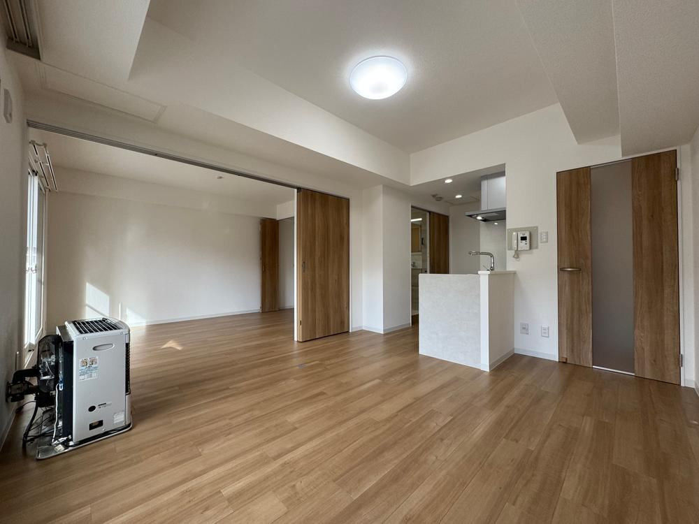 Charming 2LDK Renovated Apartment Near Maruyama Park - Photo 1