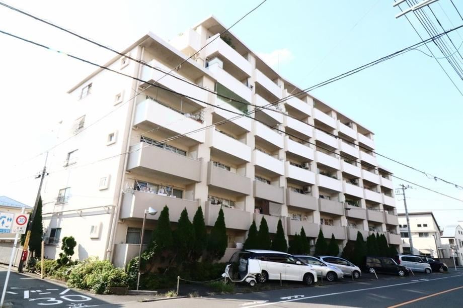 Newly Renovated 1LDK Apartment Near Musashisakai Station - Photo 1