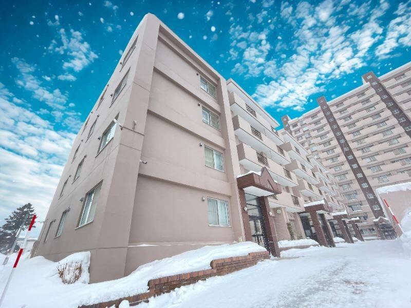 4LDK apartment in Ebetsu, Hokkaido - Photo 1