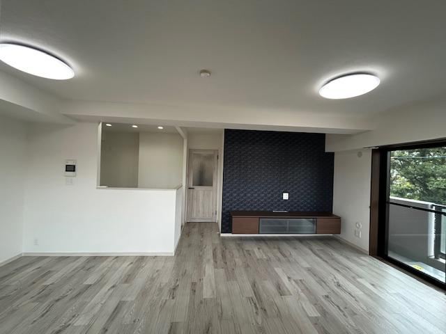 Fully Renovated 3LDK Apartment Near Nishi-Kawaguchi Station - Photo 1
