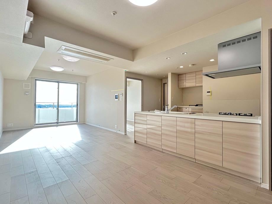 Renovated 2LDK Apartment Near Tsurugamine Station - Photo 1