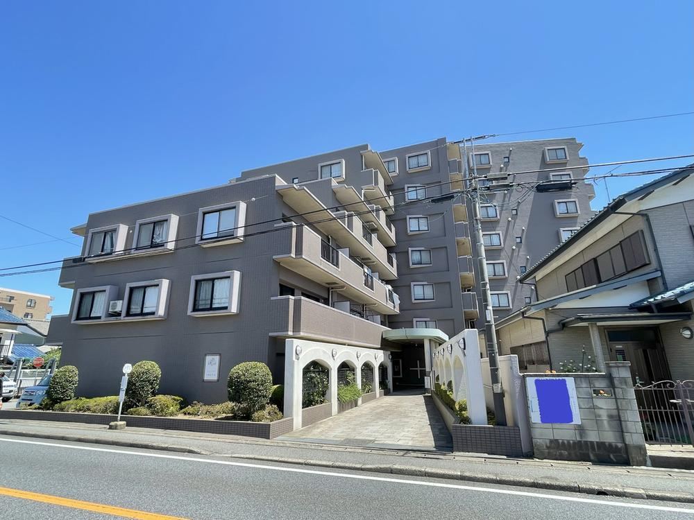 Renovated 3LDK Apartment in Yachiyo with Mountain Views - Photo 1