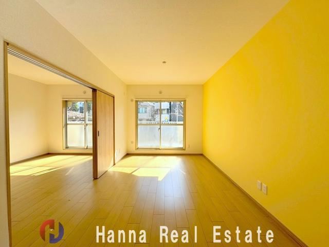 Fully Renovated 3LDK Apartment in Kawasaki - Photo 1