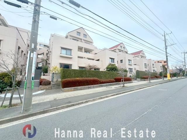 Spacious 3LDK Apartment in Kagawa Community - Photo 1